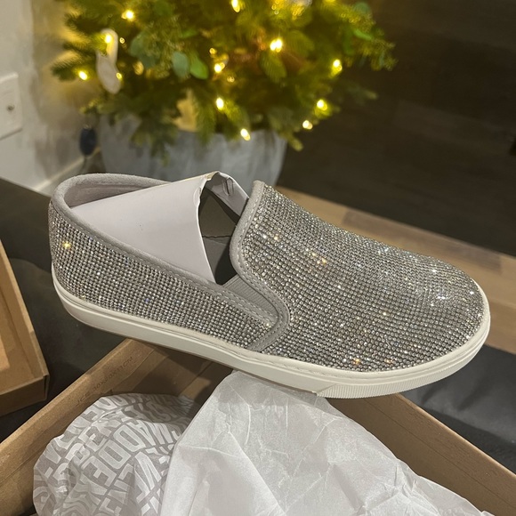 Shoes - NIB Steve Madden Rhinestone sneakers